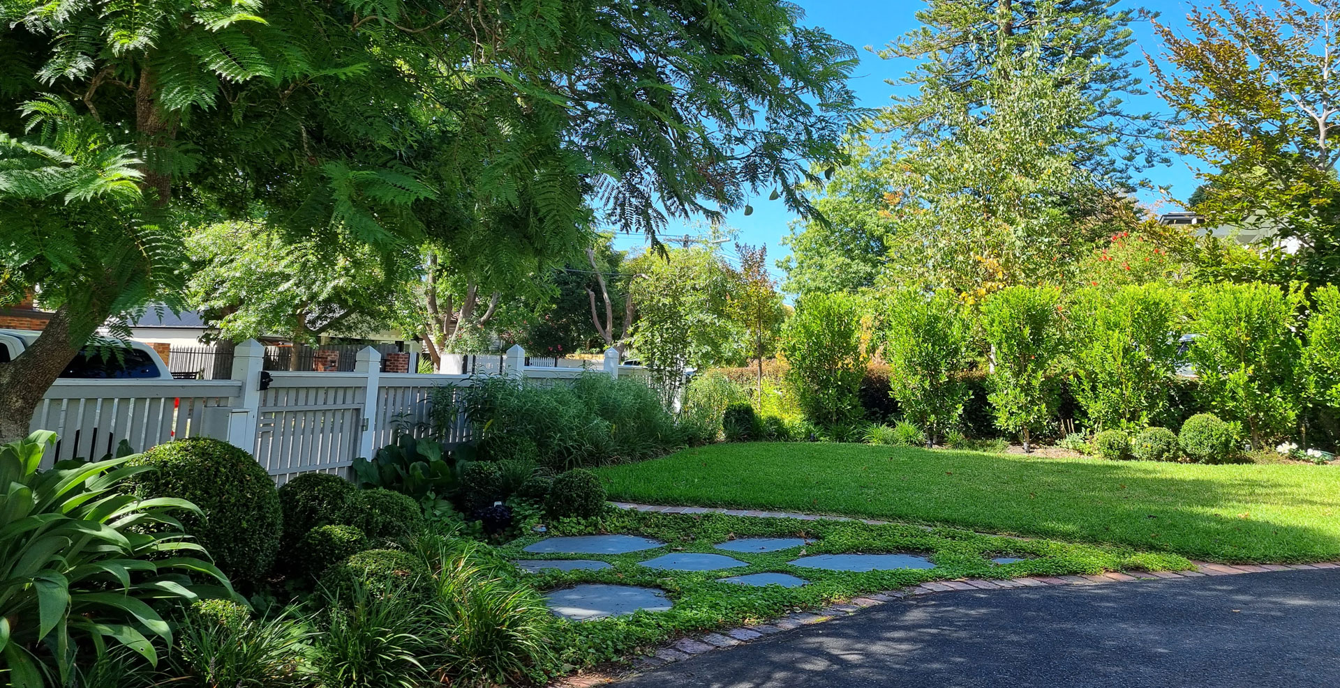 qualified horticulturist Alex Thompson Gardens